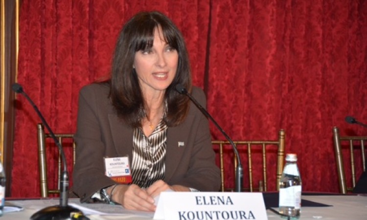 Kountoura invites International Investors to Greece